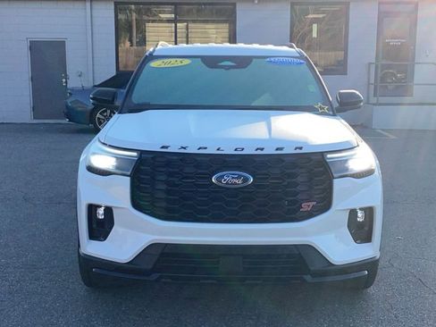 Used 2025 Ford Explorer ST image 2