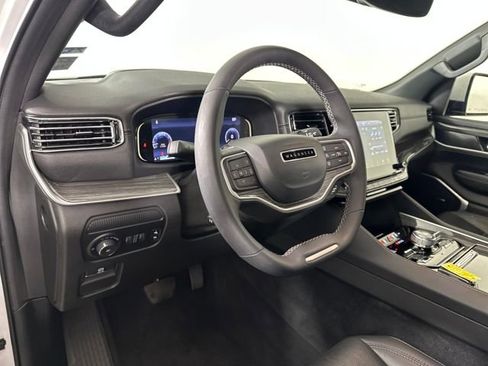 Used 2022 Jeep Wagoneer Series III w/ Flexible Seating Group image 33