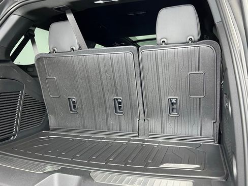 Used 2025 GMC Yukon Denali image 31