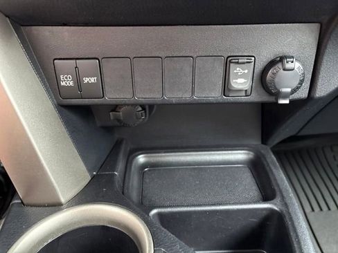Used 2013 Toyota RAV4 LE AWD/4WD image 14
