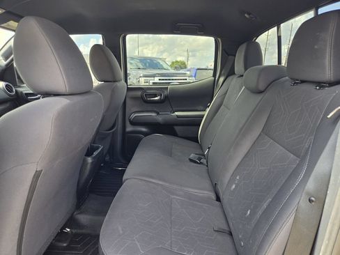 Used 2018 Toyota Tacoma TRD Off-Road AWD/4WD image 27