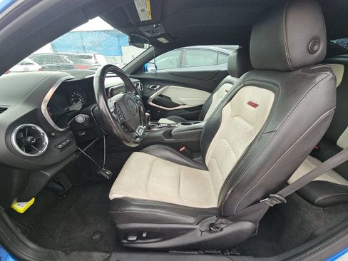 Used 2018 Chevrolet Camaro SS RWD image 7
