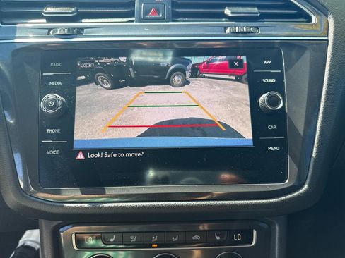 Used 2021 Volkswagen Tiguan SE image 22