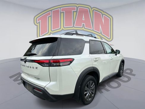 Used 2024 Nissan Pathfinder SV AWD/4WD image 3