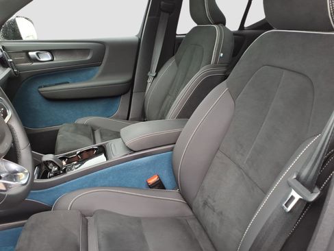 Used 2023 Volvo XC40 Recharge Ultimate image 11