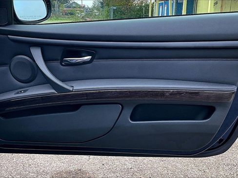 Used 2011 BMW 335i Convertible image 24