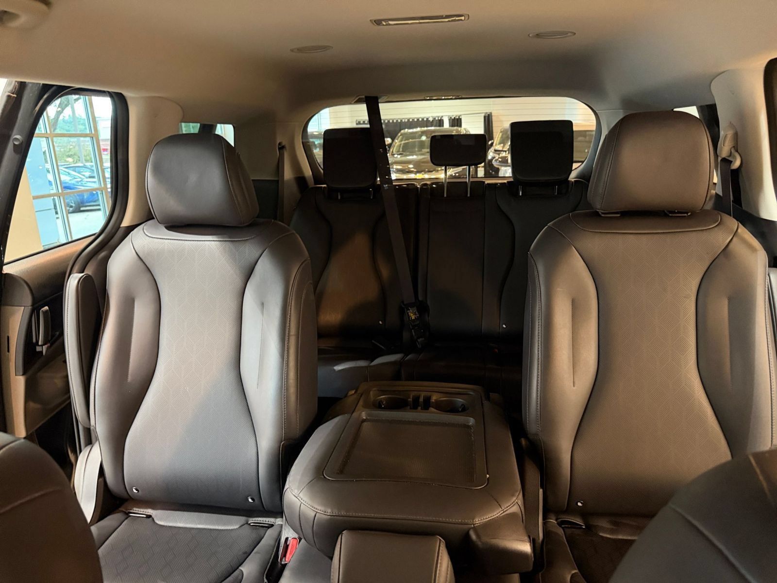 Used 2026 Kia Carnival FWD image 40