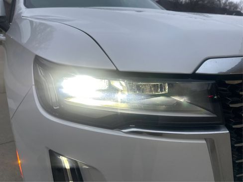 Used 2021 Cadillac Escalade Premium Luxury w/ Performance Package image 33