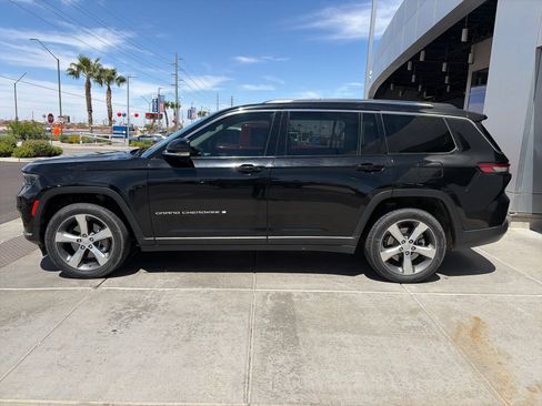 Used 2021 Jeep Grand Cherokee L Limited AWD/4WD image 2