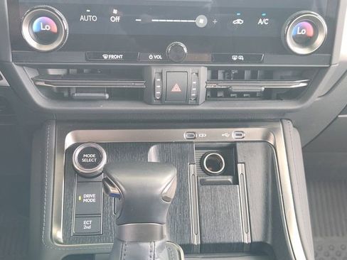 Used 2024 Lexus GX 550 w/ Accessory Package (Z1) AWD/4WD image 15