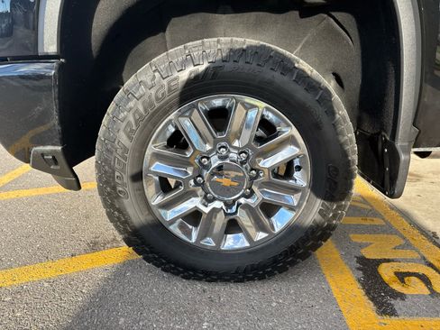 Used 2024 Chevrolet Silverado 2500 High Country w/ High Country Premium Package image 7