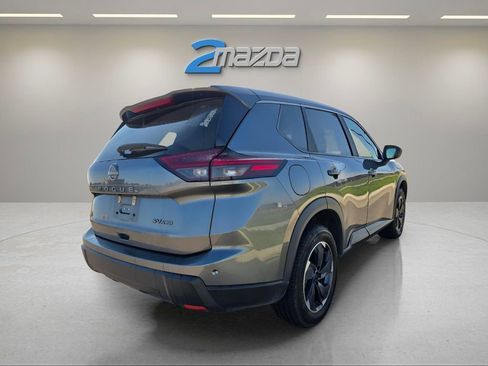 Used 2024 Nissan Rogue SV image 5