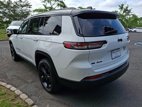 Used 2022 Jeep Grand Cherokee L Laredo AWD/4WD image 4