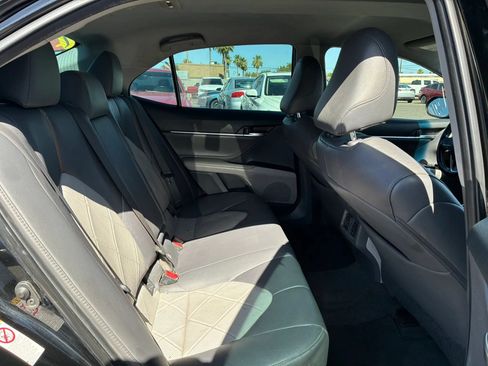 Used 2018 Toyota Camry XLE FWD image 23