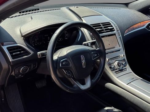 Used 2019 Lincoln MKZ Reserve FWD image 9
