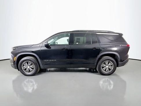 Used 2025 Chevrolet Traverse LT image 4