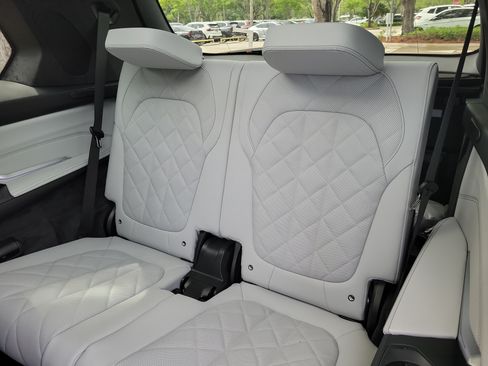 New 2027 BMW X7 xDrive40i w/ M Sport Package AWD/4WD image 8
