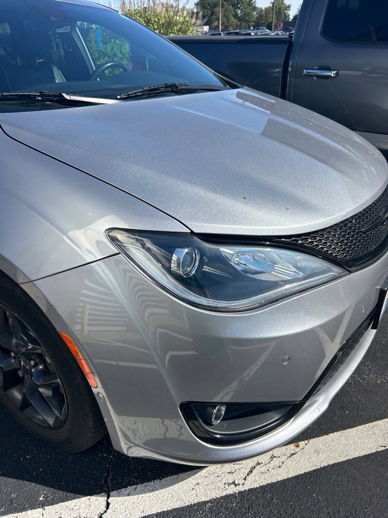 Used 2019 Chrysler Pacifica Limited w/ Advanced Safetytec Group FWD image 4