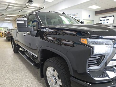 Used 2025 Chevrolet Silverado 3500 High Country w/ High Country Premium Package AWD/4WD image 3