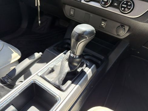 Used 2017 Toyota Tacoma SR5 AWD/4WD image 17