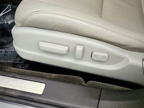 Used 2017 Acura TLX w/ Technology Package FWD image 12