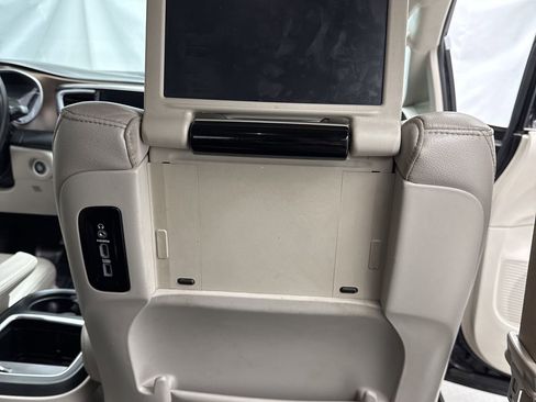 Used 2017 Chrysler Pacifica Touring-L Plus w/ Tire & Wheel Group image 38