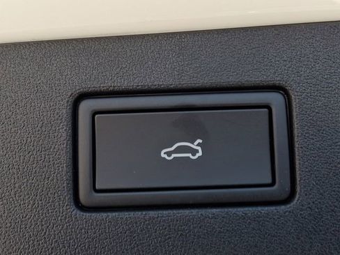 Certified 2025 Volkswagen Tiguan SE R-Line image 29