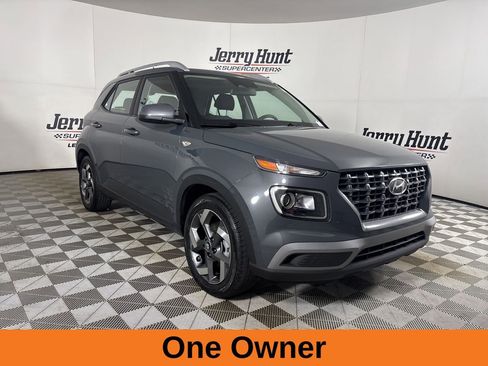 Used 2025 Hyundai Venue SEL FWD image 4