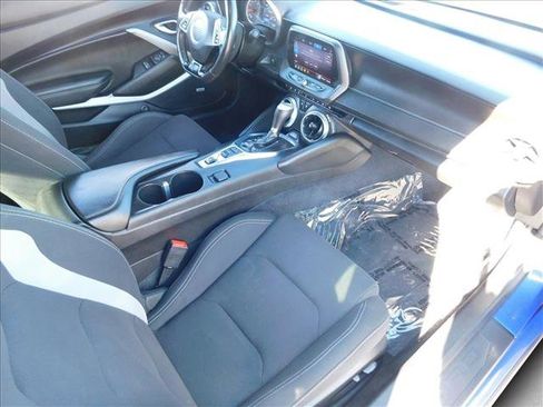Used 2020 Chevrolet Camaro LT w/ Technology Package image 20