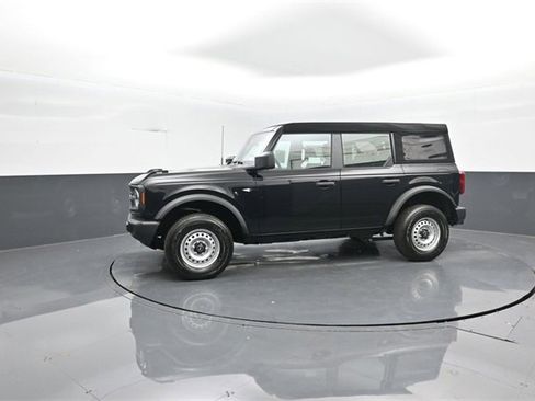 New 2025 Ford Bronco Base image 4