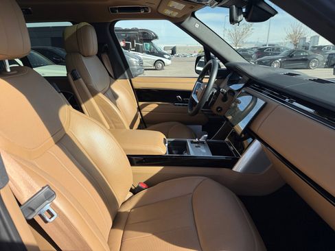 Used 2025 Land Rover Range Rover SE image 19