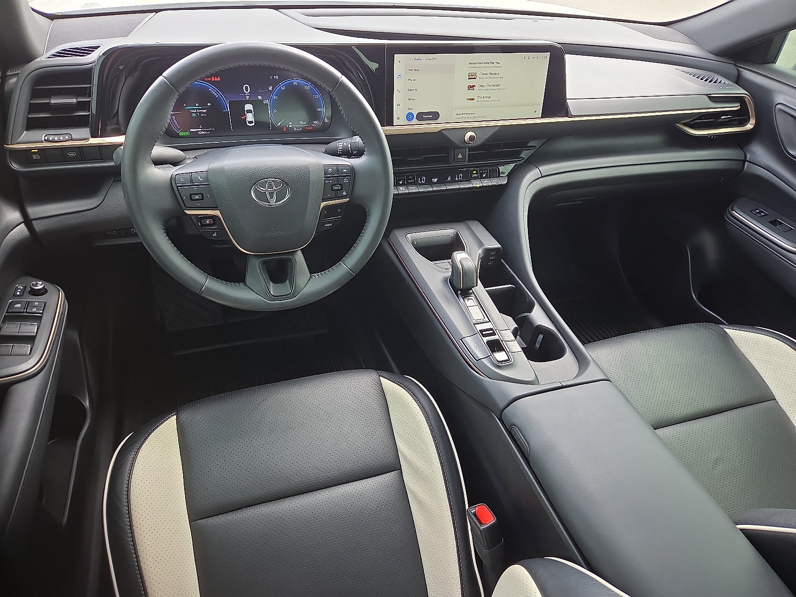 Used 2023 Toyota Crown AWD/4WD image 10