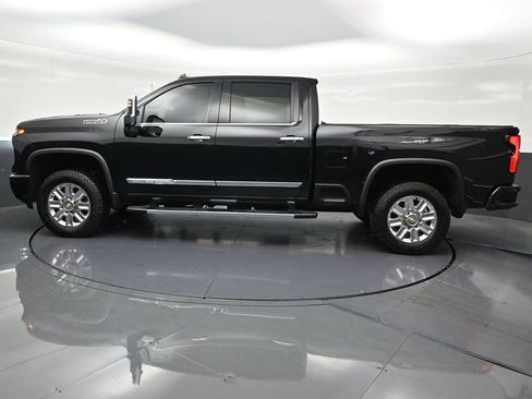 Used 2024 Chevrolet Silverado 2500 High Country w/ High Country Premium Package AWD/4WD image 2