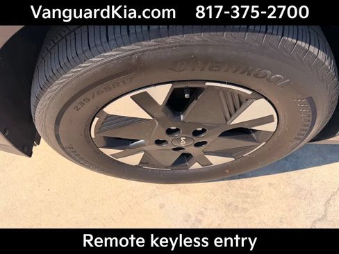 Certified 2026 Kia Carnival LXS FWD image 8