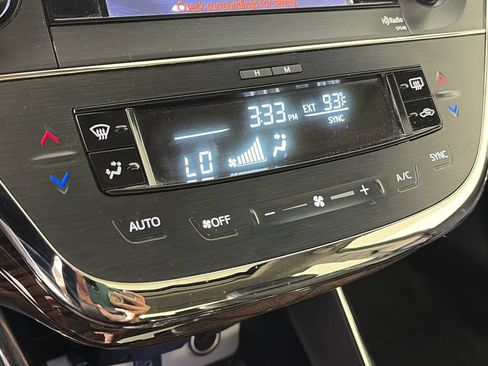 Used 2014 Toyota Avalon XLE Touring FWD image 21