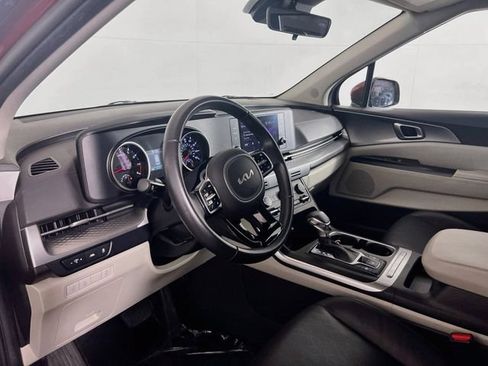 Used 2024 Kia Carnival LX FWD image 9