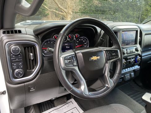 Used 2022 Chevrolet Silverado 2500 LT w/ Convenience Package image 17