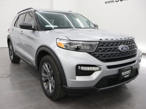 Used 2021 Ford Explorer XLT w/ Equipment Group 202A AWD/4WD image 2