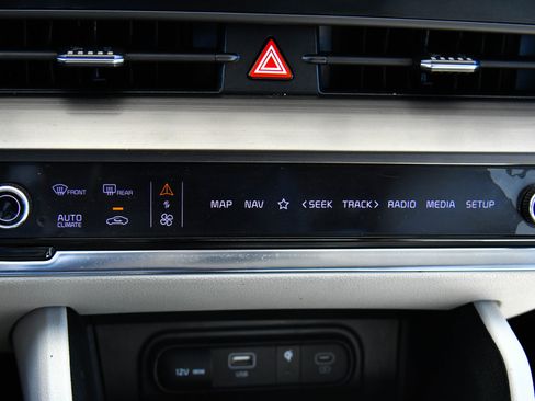 Used 2023 Kia Sportage EX FWD image 29