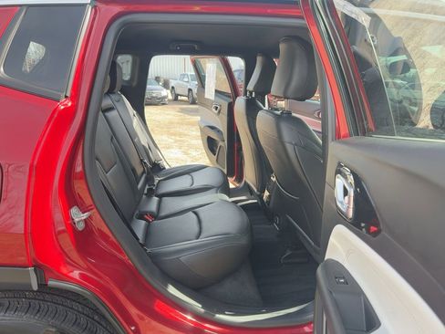 Used 2025 Jeep Compass Limited image 14