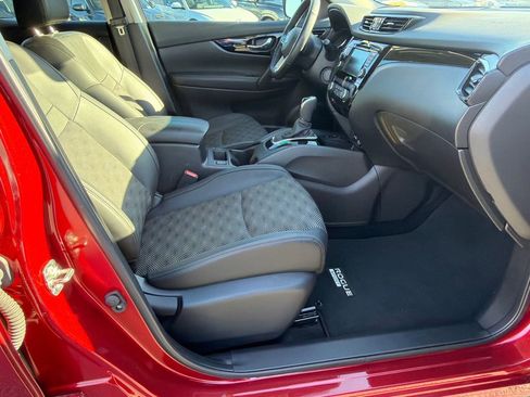 Used 2022 Nissan Rogue Sport SV w/ Technology Package image 13