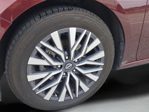 Used 2025 Nissan Altima 2.5 SV FWD image 28