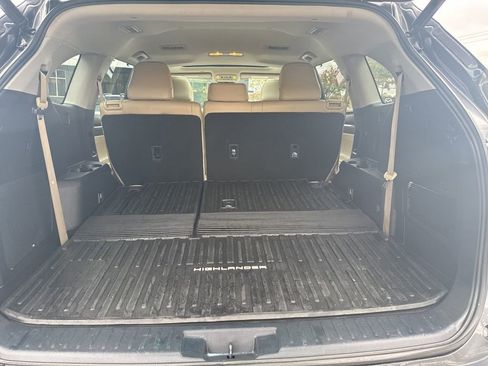 Used 2022 Toyota Highlander Limited image 35