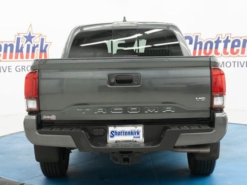 Used 2022 Toyota Tacoma SR5 w/ Technology Package image 9