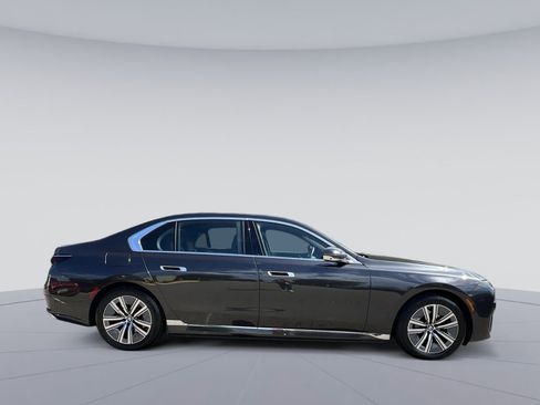 Used 2024 BMW i7 xDrive60 RWD image 10