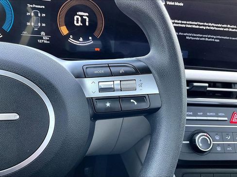 Used 2025 Hyundai Tucson SE image 19