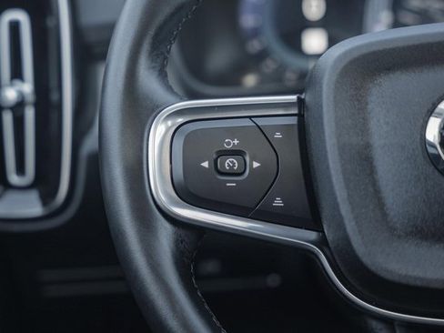 Certified 2025 Volvo XC40 B5 Plus image 31