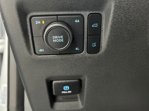 Used 2025 Ford Expedition Platinum image 54