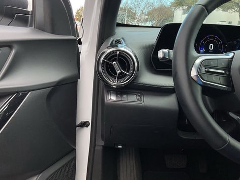 Used 2025 Chevrolet Equinox LT image 25