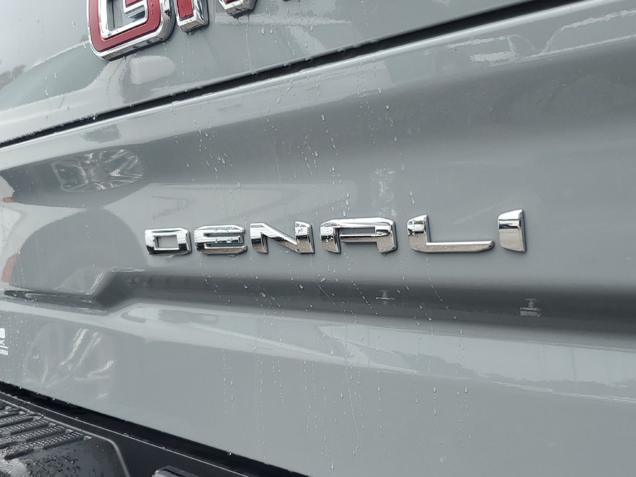 Used 2025 GMC Sierra 1500 Denali w/ Technology Package AWD/4WD image 8